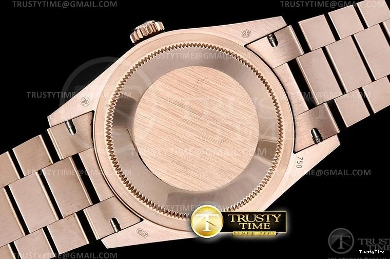 1030 RDD0219E – DayDate 36mm RelaxedFit 695